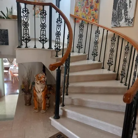Vasilis Family Homestay *