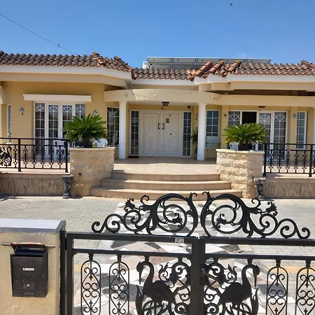 Privatunterkunft Vasilis Family Dromolaxia