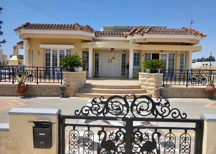 ホームステイ Vasilis Family Dhromolaxia